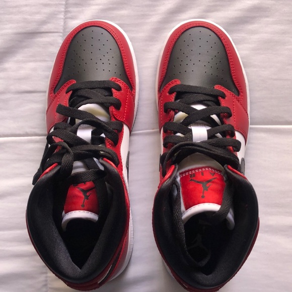 Nike Air Jordan 1 mid GS - Picture 2 of 8